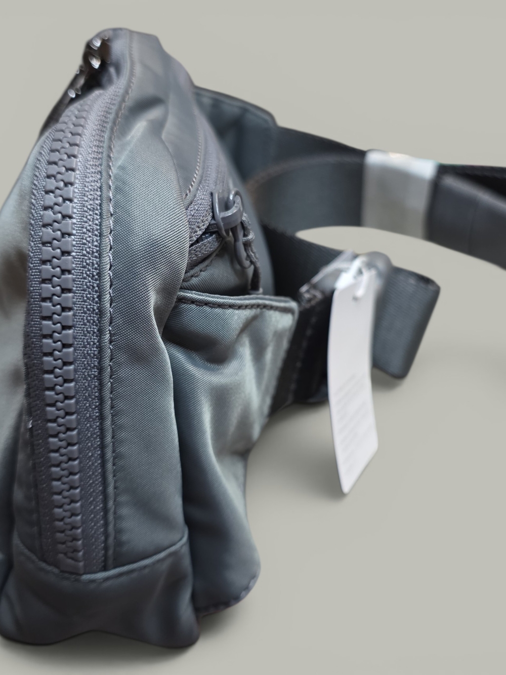 lululemon athletica Gray Crossbody Pouch NWT - Picture 2 of 4
